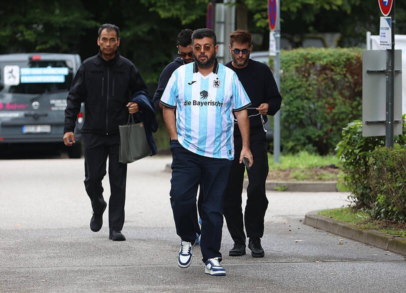 Schaute im Löwen-Trikot am Vereinsgelände vorbei: Investor Hasan Ismaik. Schaute im Löwen-Trikot am Vereinsgelände vorbei: Investor Hasan Ismaik.