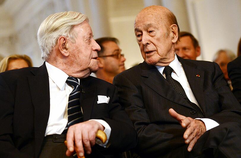 Altkanzler Helmut Schmidt und Frankreichs Ex-Präsident Valéry Giscard d'Estaing (r.) treffen sich erneut in München.