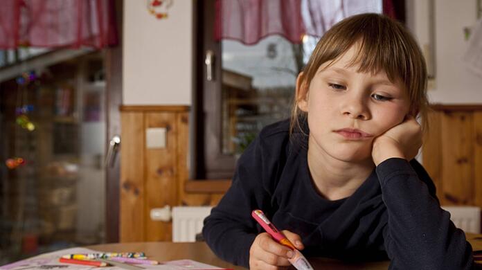 Hausaufgaben nerven viele Kinder und benachteiligen die, die aus bildungsfernen Familien kommen. (Symbolbild).