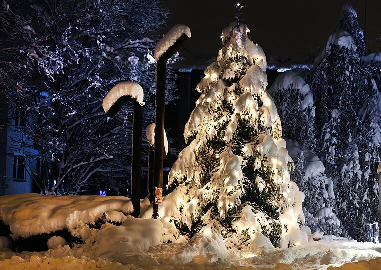 Schnee satt: Fast wie eine alte Weihnachtspostkarte.