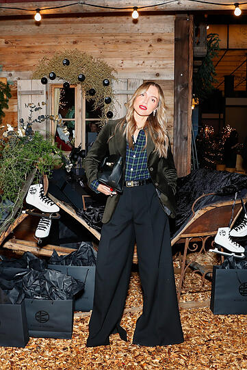 Lässig: Viky Rader hatte sich gegen die Tracht und für einen coolen Look aus Hose und Blazer entschieden.