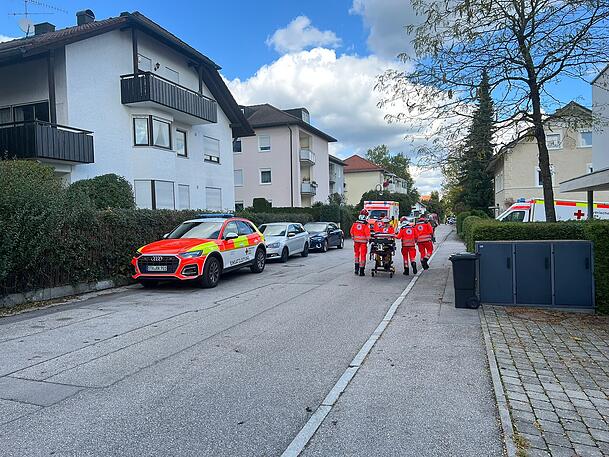 Neben der Polizei waren auch Rettungssanitäter und der Katastrophenschutz vor Ort.