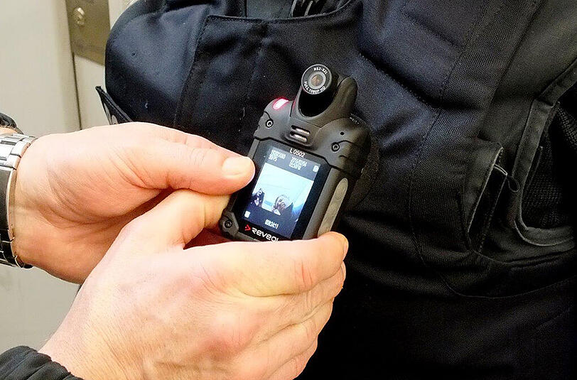 Ab Freitag werden mobile Körperkameras am Münchner Hauptbahnhof getestet.