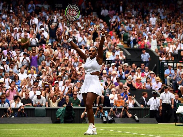 Serena Williams jubelt über ihren Sieg im Viertelfinale gegen Alison Riske.