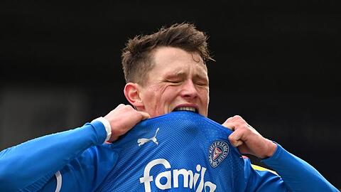 Der Kieler Fabian Reese ärgert sich nach einer vergebenen Chance.