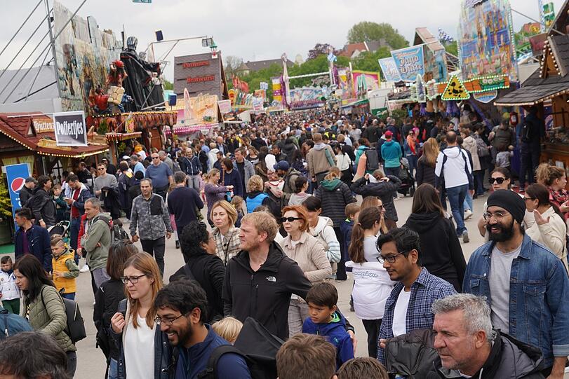 "Bumsvoll" sei es gewesen, sagt Wirtschaftsreferent Baumgärtner. 300.000 Besucher kamen insgesamt - mehr als vor Corona.