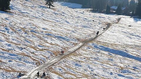Die Sonne wird laut Deutschem Wetterdienst in Bayern heute vielerorts den Wolken weichen. An Silvester soll es vielerorts schneien.