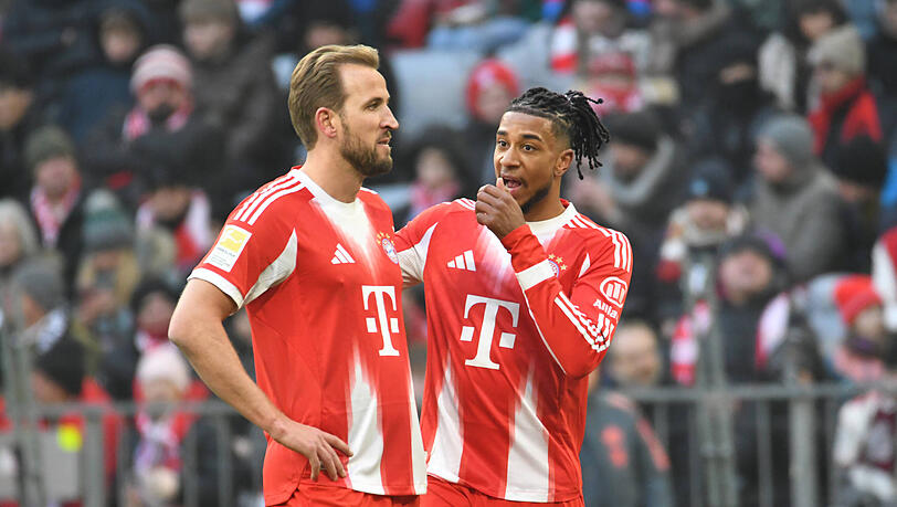 Nach dem 1:2 gegen Augsburg nun in Eindhoven auf Wiedergutmachung aus: Die Bayern-Stars Harry Kane (l.) und Michael Olise.