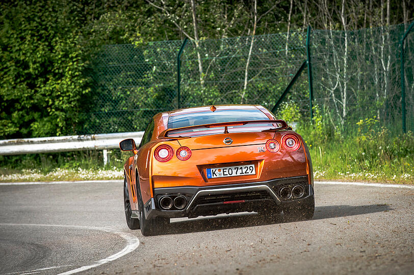 Großer Spoiler, vier Rückleuchten, vier Auspuff-Endtöpfe und ein neuer Diffusor: Diese Perspektive des Nissan GT-R sehen vermutlich die meisten Autofahrer.