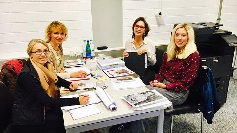 Christine Kaufmann mit Kimberly Hoppe (r.), Claudia Karl-Fischer und Tanja Gassenhuber (l., beide Verlag Attenkofer).