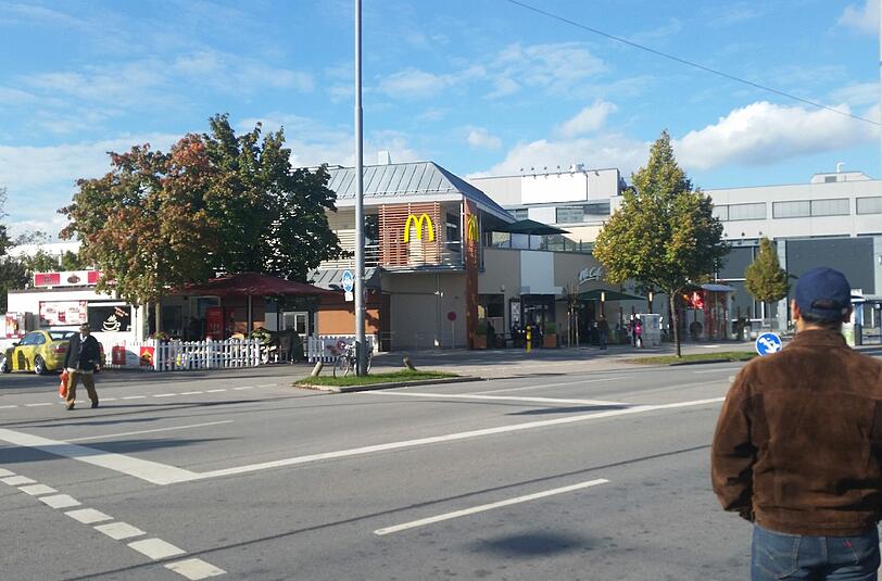 Nichts soll an den Tatort erinnern: Nach dem Amoklauf im Juli wurde der McDonald's am OEZ umgebaut.