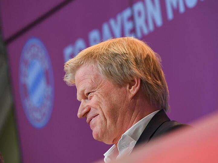 Oliver Kahn lächelt. Foto: Sven Hoppe/dpa/Archivbild