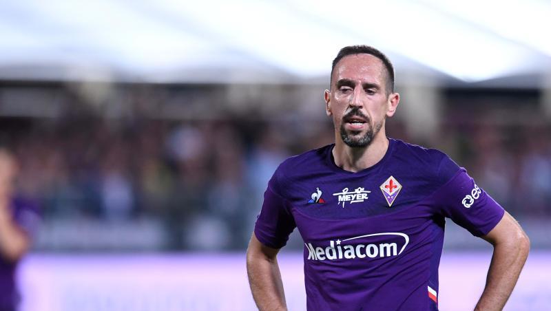 Franck Ribery von AC Florenz steht auf dem Spielfeld. Foto: Jennifer Lorenzini/Lapresse/Lapresse via ZUMA Press/dpa