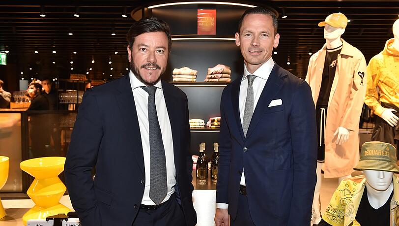 Unternehmer René Benko (l.) ist Chef von Signa. Hier mit Alexander Repp, Verkaufsleiter bei der Globus-Gruppe. Unternehmer René Benko (l.) ist Chef von Signa. Hier mit Alexander Repp, Verkaufsleiter bei der Globus-Gruppe.