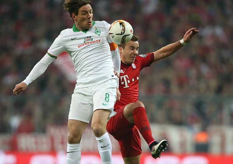 MARIO GÖTZE: NOTE 4.
Überraschend wieder im Team und auf ungewohnter Position im halblinken  
Mittelfeld. Dadurch mehr im Spiel, jedoch wenig zwingend in seinen  
Aktionen. Feierabend war nach 60 Minuten. Weitestgehend unauffällig.