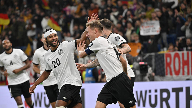Serge Gnabry (l.) und Joshua Kimmich trugen mit ihren Treffern zu einem souveränen Sieg über Luxemburg bei.
