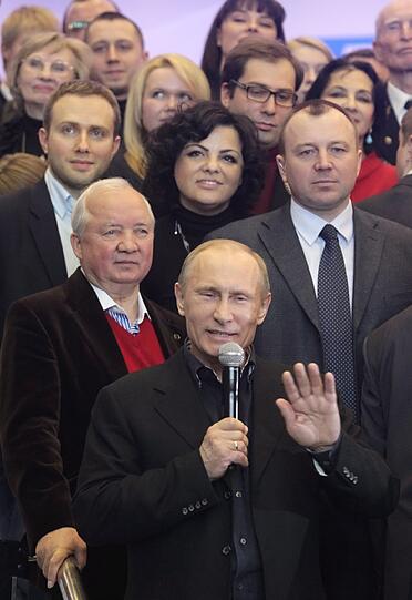 Der Chef der russischen Regierung wurde am Sonntag erneut zum Präsidenten gewählt. Allerdings gibt es bereits jetzt mehr als 3200 Betrugsvorwürfe.