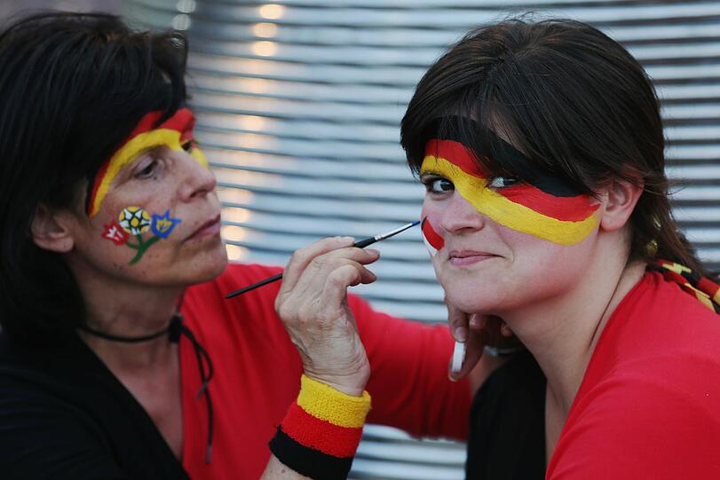 Euro 2012: Gegen Holland: So sexy und verrückt jubeln die Fans - Bilder - Abendzeitung München