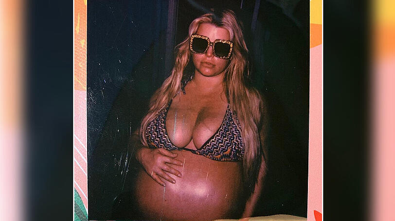 Sängerin Jessica Simpson hält ihre Fans in der Schwangerschaft auf dem Laufenden.