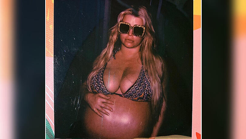 Sängerin Jessica Simpson hält ihre Fans in der Schwangerschaft auf dem Laufenden. Sängerin Jessica Simpson hält ihre Fans in der Schwangerschaft auf dem Laufenden.