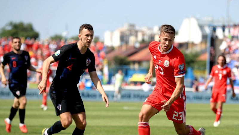 Ivan Perisic (l), hier im Duell mit dem Waliser Will Vaulks, erzielte das 2:0. Ivan Perisic (l), hier im Duell mit dem Waliser Will Vaulks, erzielte das 2:0.