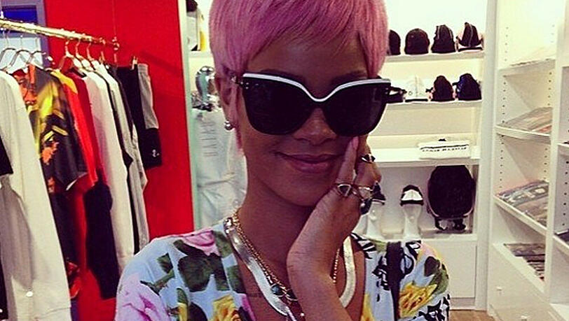 Rihanna steht auf Mode der Marke Joyrich - wie das Label stolz auf Instagram präsentiert Rihanna steht auf Mode der Marke Joyrich - wie das Label stolz auf Instagram präsentiert