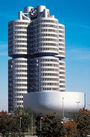 Vierzylinder und BMW-Museum.
