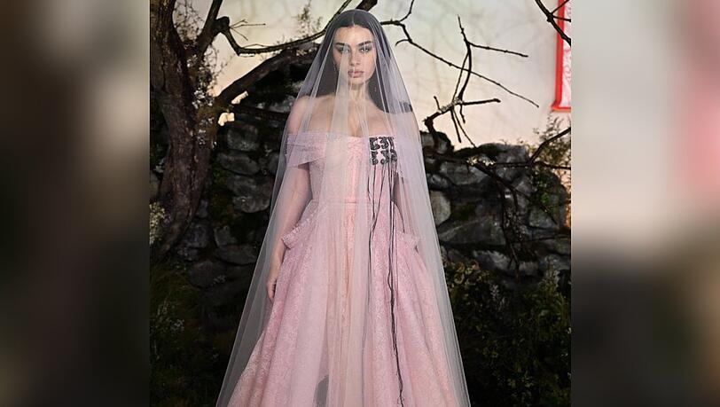 Romantisch, dramatisch, gotisch: Charli xcx bei der UK-Premiere von "Wuthering Heights".