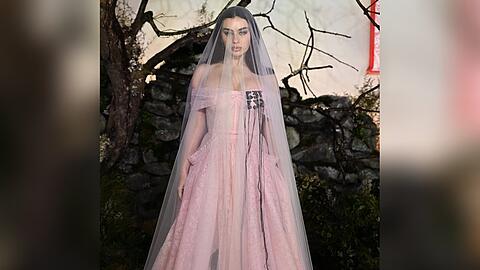 Romantisch, dramatisch, gotisch: Charli xcx bei der UK-Premiere von "Wuthering Heights".