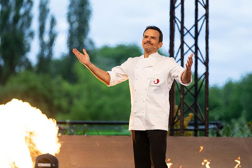 Am Ende steht er wieder ganz oben: Steffen Henssler gewinnt das Desaster-Dessert mit dem Rekordergebnis von 25:3 und sichert sich dadurch den 87:46-Sieg. Am Ende steht er wieder ganz oben: Steffen Henssler gewinnt das Desaster-Dessert mit dem Rekordergebnis von 25:3 und sichert sich dadurch den 87:46-Sieg.
