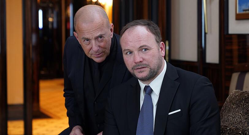 Thomas Stipsits (rechts) verk&ouml;rpert in "Benko - Size does matter" die Hauptfigur, Heino Ferch dessen inneren Begleiter.
