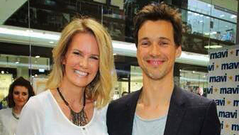 Sie ist hin und weg: Monica Ivancan neben Florian David Fitz Sie ist hin und weg: Monica Ivancan neben Florian David Fitz