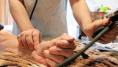Damit Schwerstkranke zu Hause versorgt werden können, baut Bayern die palliative Hilfe aus. Damit Schwerstkranke zu Hause versorgt werden können, baut Bayern die palliative Hilfe aus.