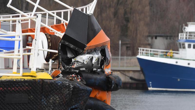 Der Offshore-Versorger "World Bora" liegt nach dem Unfall im Stadthafen von Sassnitz. Der Offshore-Versorger "World Bora" liegt nach dem Unfall im Stadthafen von Sassnitz.