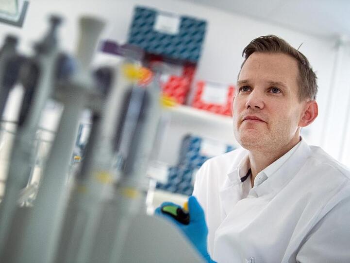 Professor Hendrik Streeck, Direktor des Institut für Virologie an der Uniklinik in Bonn.
