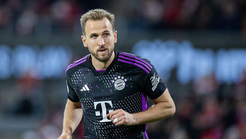 Münchens Harry Kane freut sich über sein Tor zum 1:0.