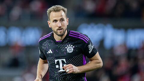 Münchens Harry Kane freut sich über sein Tor zum 1:0.
