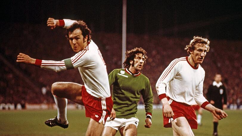 Der Kaiser (l.) und sein "Staubsauger": Ein Gegensatz, der zu historischen Triumphen in Bundesliga, Pokal und Europapokal sowie Welt- und Europameisterschaft mündeten. Der Kaiser (l.) und sein "Staubsauger": Ein Gegensatz, der zu historischen Triumphen in Bundesliga, Pokal und Europapokal sowie Welt- und Europameisterschaft mündeten.