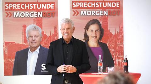 Am Oberanger 38 stellt sich Dieter Reiter am vergangenen Donnerstag wieder den Fragen - und Beschwerden - von Bürgern