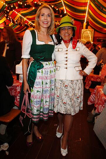 ...im mädchenhaft-frischem Dirndl. Renate Sixt durfte ebenfalls nicht fehlen.