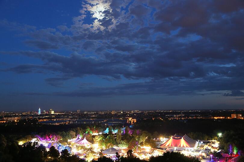 Das Festival steht in diesem Jahr unter dem Zeichen Ökologie und Umweltschutz. Bilder vom Tollwood 2014.