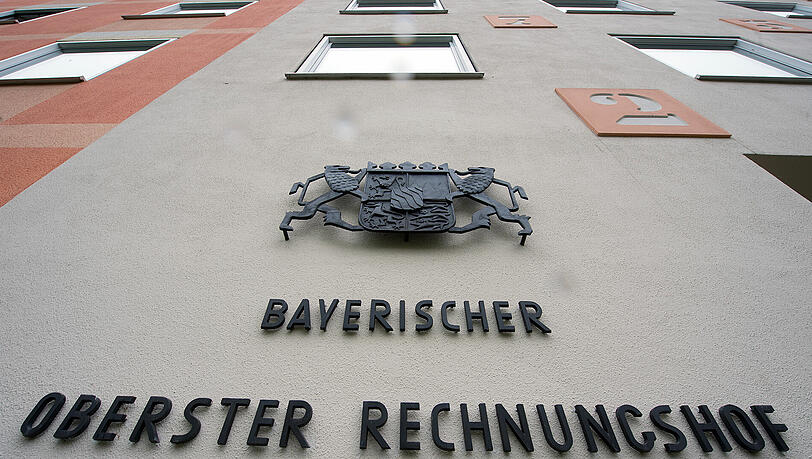 Der Bayerische Oberste Rechnungshof kritisiert die Staatsregierung.