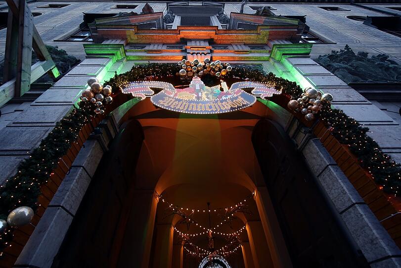 Macht hoch die Tür - der Eingang zum malerischen "Weihnachtsdorf" im Kaiserhof der Residenz vor 3 Jahren.