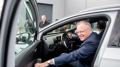 Seit 2013 ist Weil nicht nur als Regierungschef, sondern auch als VW-Aufsichtsrat krisenerprobt. (Archivbild)