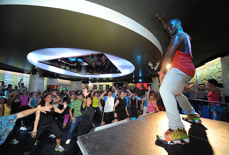 Zumba Party im Crown's Club