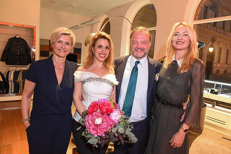Julia Tiefenbacher, Alexander Prinz zu Schaumburg Lippe mit Freundin Mahkameh Navabi und Lilly Prinzessin zu Sayn Wittgenstein Berleburg.