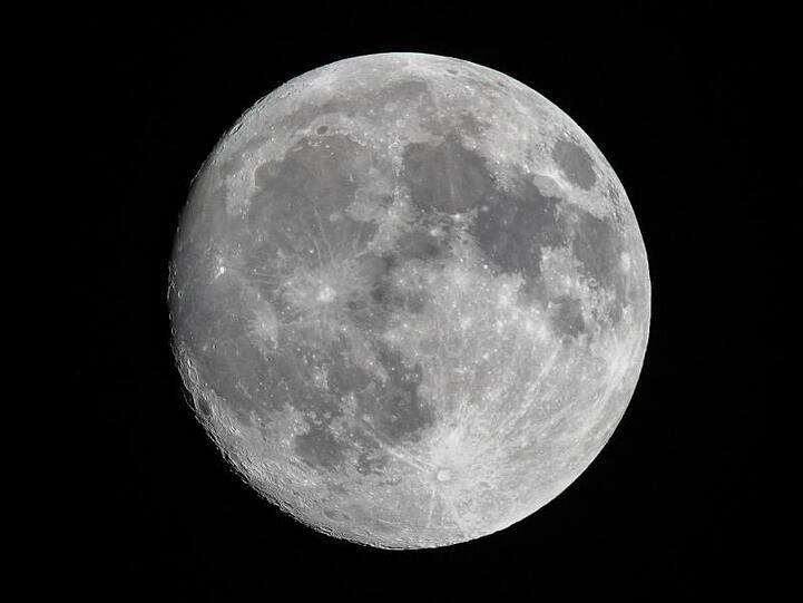 "Das ist ein kleiner Schritt für einen Menschen, aber ein großer Sprung für die Menschheit", sagte Neil Armstrong am 21. Juli 1969 um 3.56 Uhr MESZ, während er als erster Mensch seinen Fuß auf die Mondoberfläche setzte.