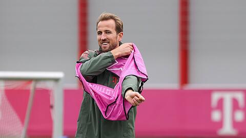 Harry Kane befindet sich in dieser Saison in absoluter Top-Form. Die Bayern um Sportvorstand Eberl würden gerne mit dem Engländer verlängern, auch der 32-Jährige kann sich einen Verbleib in München gut vorstellen. Harry Kane befindet sich in dieser Saison in absoluter Top-Form. Die Bayern um Sportvorstand Eberl würden gerne mit dem Engländer verlängern, auch der 32-Jährige kann sich einen Verbleib in München gut vorstellen.