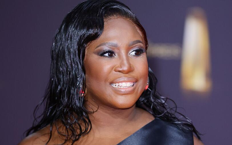Motsi Mabuse (45) hält ihr Familienleben weitgehend aus der Öffentlichkeit heraus. Nun launcht sie jedoch zwei WDR-Produktionen, in denen sie sich von einer sehr privaten Seite zeigt. Motsi Mabuse (45) hält ihr Familienleben weitgehend aus der Öffentlichkeit heraus. Nun launcht sie jedoch zwei WDR-Produktionen, in denen sie sich von einer sehr privaten Seite zeigt.