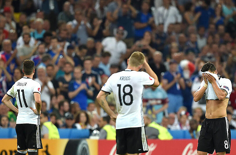 Grenzenlose Enttäuschung bei der Mannschaft nach dem unnötigen Ausscheiden gegen Frankreich.